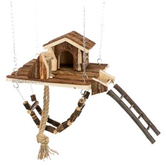 Compact houten speelhuis met klimroutes en schuilplekken
