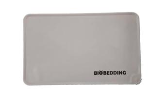 Lichtgrijze onderzetter voor drinkfontein en voerplek – Bio Bedding